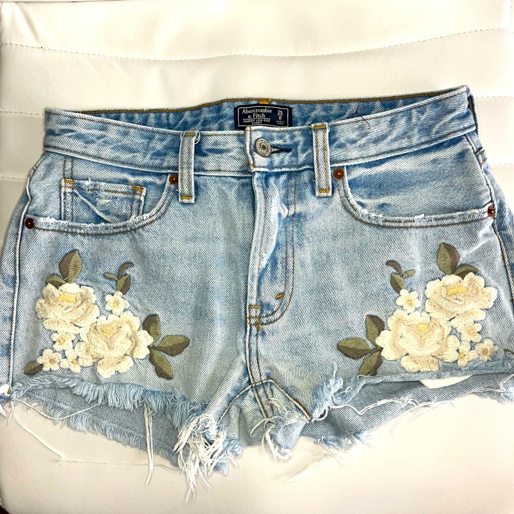 ABERCROMBIE & FITCH Embroidered Jean Shorts  Size 25/0 Floral Denim Cut Offs